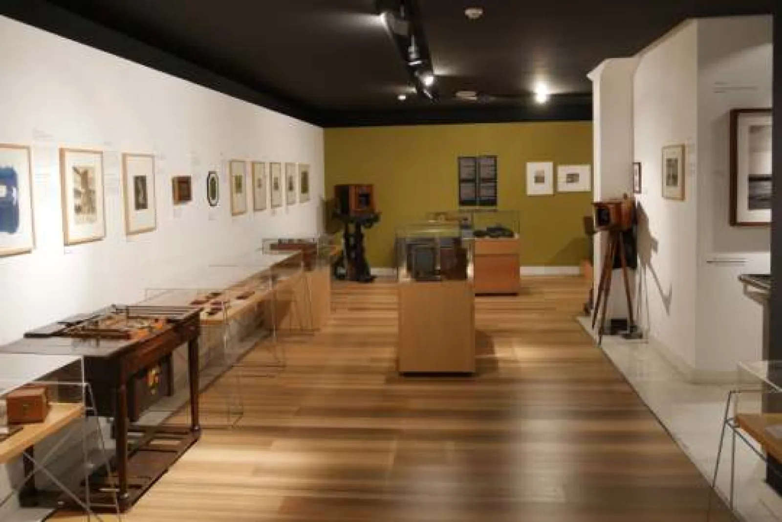 Photomuseum (exposition permanente et visites guidées)