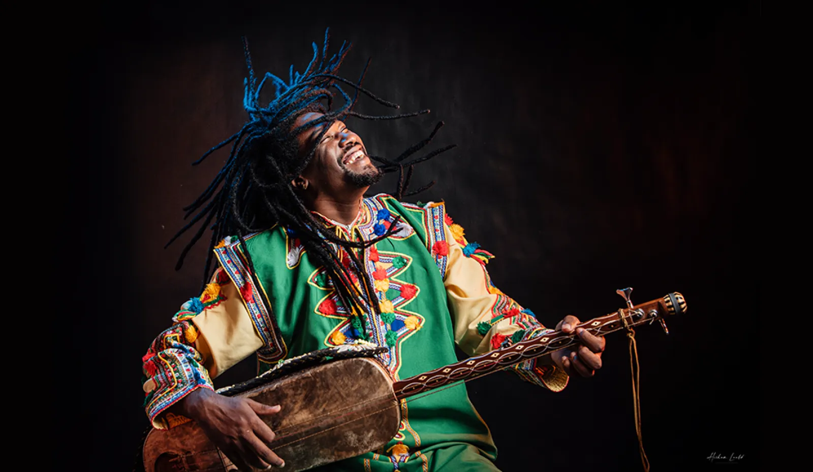 Mehdi Qamoum en concert — gnawa contemporain à Oujda
