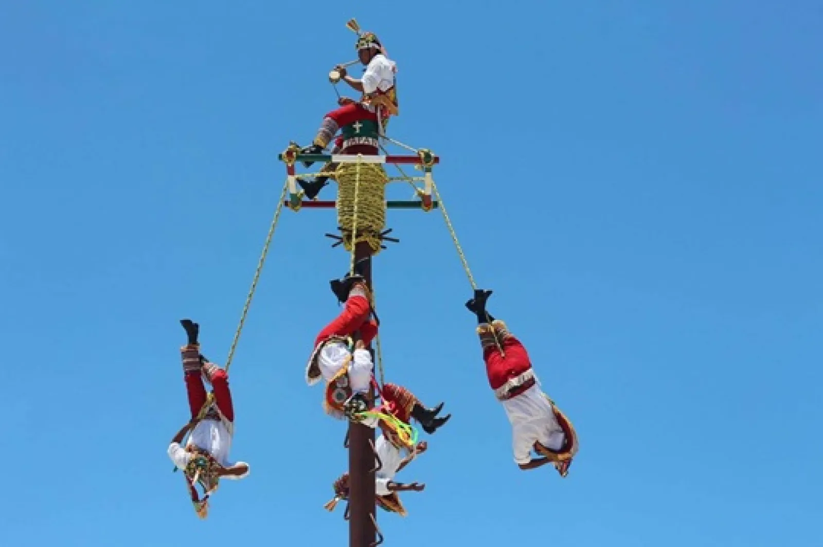 Encuentros de Pamplona 2026: Ceremonia ritual de los Voladores de Papantla