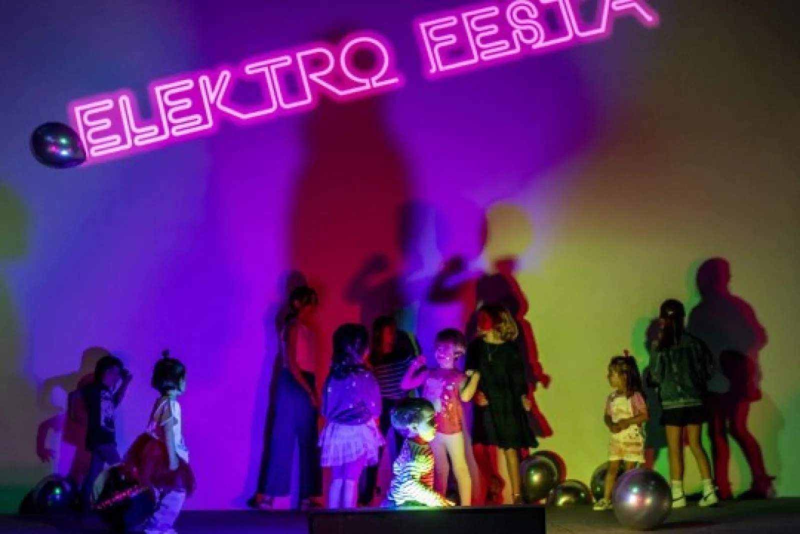 "ELEKTRO-FESTA #6: Dj Fresa Morango"