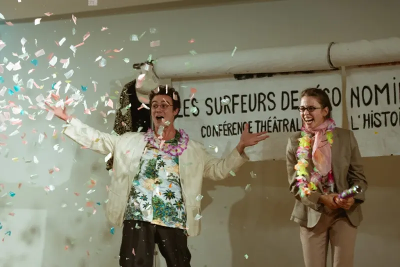 « Les Surfeurs de l'économie » — Cie Les Barbares